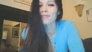 Изящная девица Sexychelsie извивается перед камерой