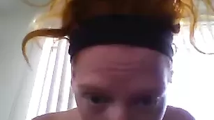 Блаженная тетка Jenovakitty трахает пизду фаллосом