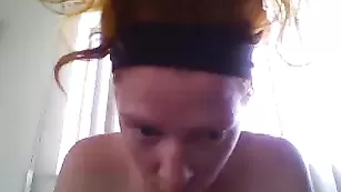 Блаженная тетка Jenovakitty трахает пизду фаллосом