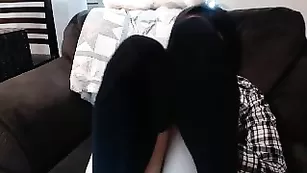 Шальная пассия moonlitfox ласкает бритую пизду