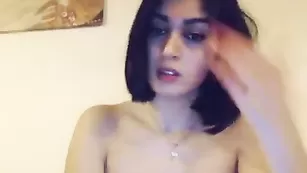 Замечательная курва Iran_persian теребит пилотку