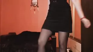 Солидная цаца Mrs_shain исполняет стриптиз