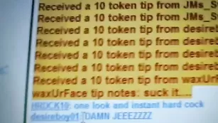 Брюнетка с большими сиськами Tata_Latina мастурбирует киску