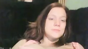 Изумительная девка Crystall_love ласкает крупные сиськи