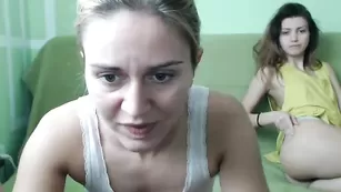 Худые потаскушки Ladyclaudette ласкают бритые дырочки