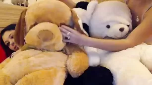 Развратные сучки Kimmywet4u занимается фетишем