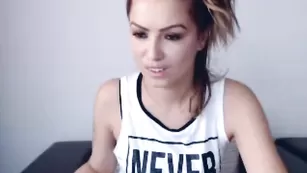 Смазливая курва Dominiqueeee соблазняет своим телом