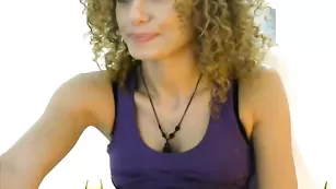 Сногсшибательная детка Lustingaroma демонстрирует прелести