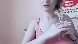 Изумительная шлендра Angeleyesblue25 теребит вагинальное отверстие