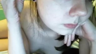 Худенькая малышка Angelic_girl трахает очко и пизду