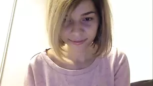 Милашка annais_ показывает сиськи