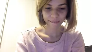 Милашка annais_ показывает сиськи