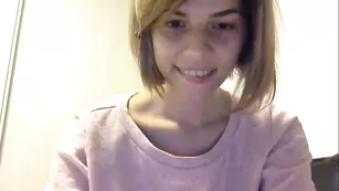 Милашка annais_ показывает сиськи