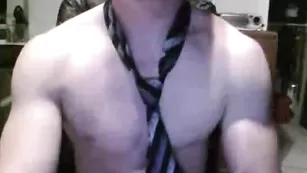 Накаченный парень 123456789 дрочит пенис