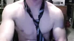 Накаченный парень 123456789 дрочит пенис