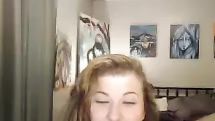 Шальная цыпочка Sentfrmheaven показывает бритые дырочки