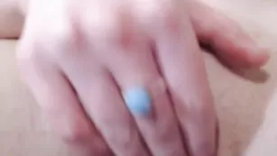 Озорная шлендра Shycloudfractals мастурбирует пизду пальчками