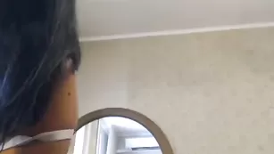 Красавица Mashulya29 мастурбирует киску пальчиками