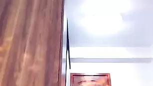 Желанная самка Iran_persian трахается с дилдо