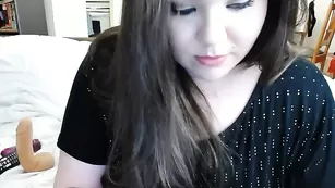 Толстая кобыла kikiplumpass играет с киской