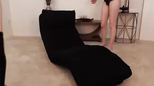 Молодые лесбияночки Birdylovesit показывает красивые сиси