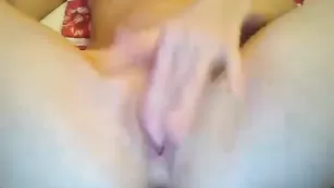 Обаятельная девка Vasilina1234 шалит с двумя игрушками