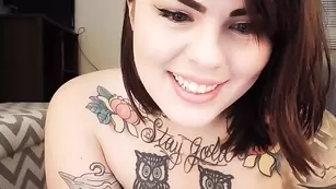 Толстая кобыла Sugarbooty трахает волосатую пизду