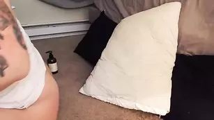 Толстая кобыла Sugarbooty трахает волосатую пизду