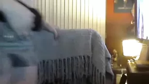 Юная соска phoenix_cdn шалит перед вебкой