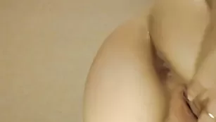 Пылкая дамочка MADONNAII смачно мастурбирует обе дырки