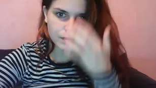 Замечательная леди Bella_alice теребит вагину пальчиками