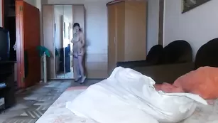 Роскошная телка Jane облизывает фаллос и теребит пизду