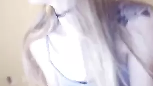 Похотливые бляди Kitten_xx развлекаются на кровати