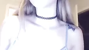 Похотливые бляди Kitten_xx развлекаются на кровати