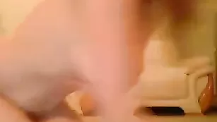 Милая самка Irma76 ласкает бритую пизду