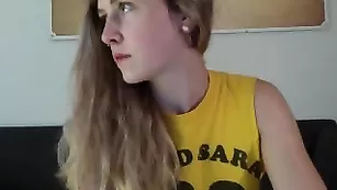 Очаровательная сука OddRosebud демонстрирует интимные места