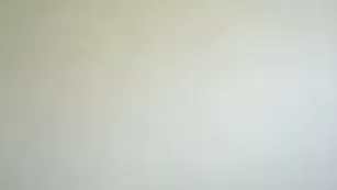 Крашеная стерва BlondBunny ласкает огромные сиськи