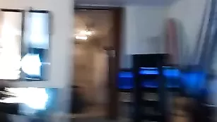 Грудастая путана littlelisahh облизывает сосочки