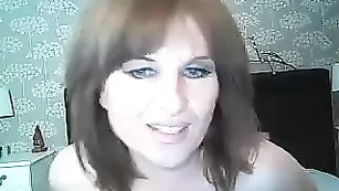 Роскошная стерва A_toe_hoe_xxx нежно дрочит пизду