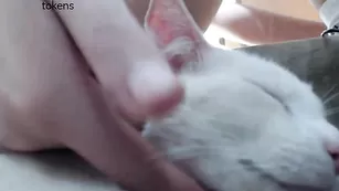 Роскошная куртизанка Andrezaprats дрочит пилотку фаллосом