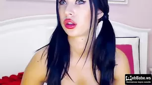 Очаровательная брюнетка Sofyastar в сексуальном наряде