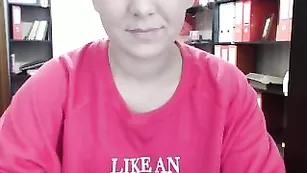 Симпатичная бабенка fatisa показывает красивые сиськи