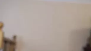 Строптивая блондинка Anik201 раздевается до нижнего белья