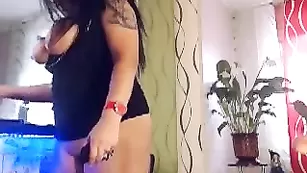 Пышная сука Kobra показывает вагину