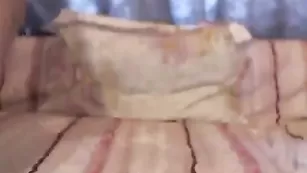 Дама с классными ножками Katalinajj тискает вагину