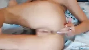 Xxkiraxx развлекается со своей киской