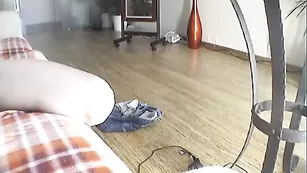 Молодая стерва Meisje1996 показывает сочную попу