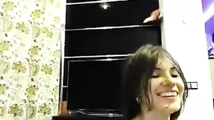 Изысканная кокетка LovelyKittie нежно массирует пизду