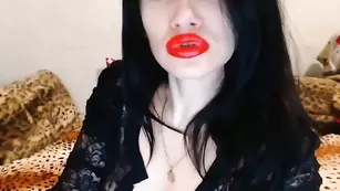 Готическая бикса Melioradama тыкает в дырочку анальные шарики