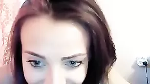 Знойная телочка Kelly141 возбуждает большой жопой